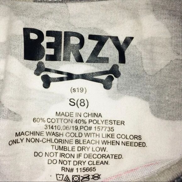 🍭 Tan/Black Camouflage SAVAGE Tee Shirt size Boy’s 8 EUC Gamer Marvel DC - Picture 3 of 15